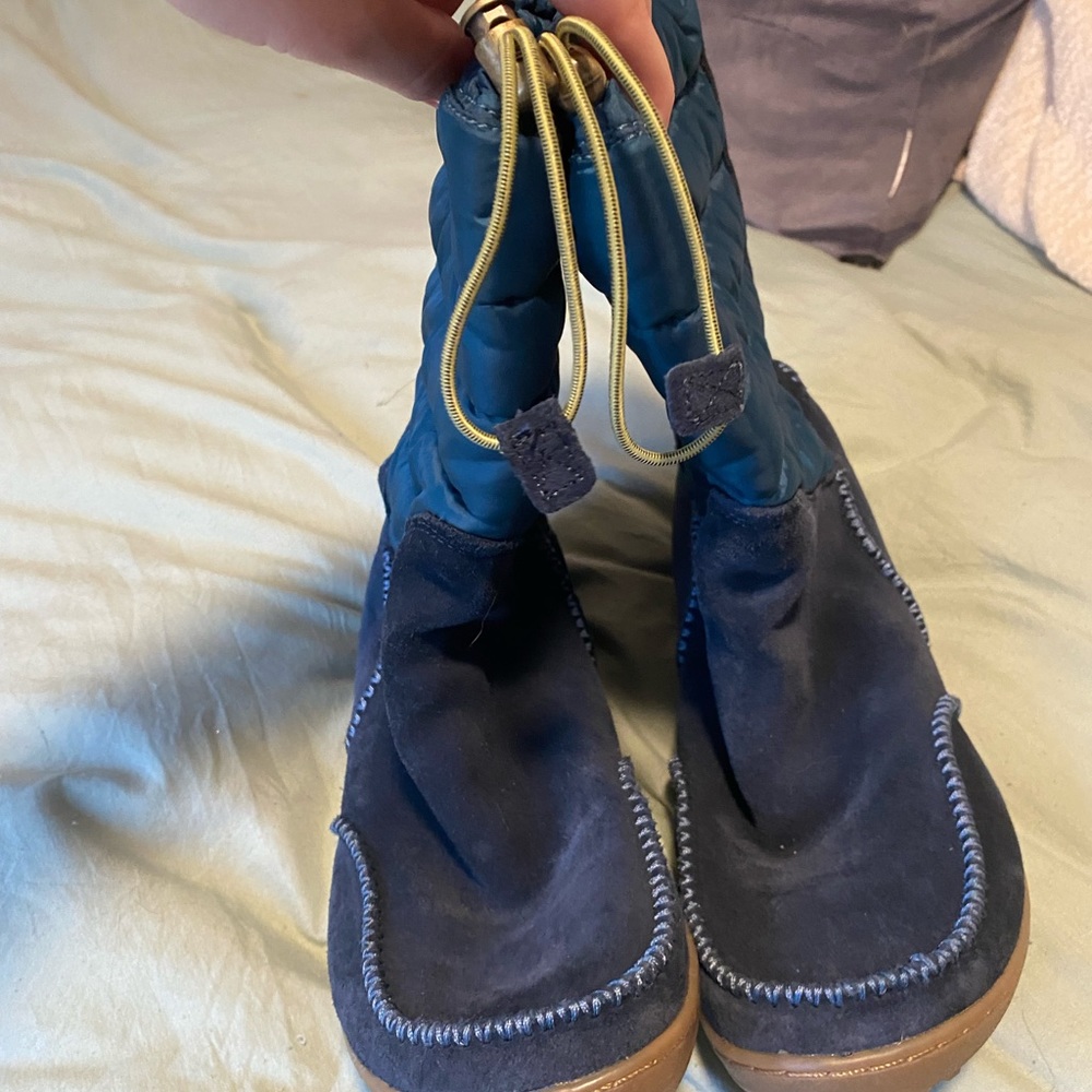 Snow boots